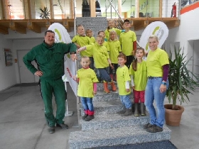 Galerie Kita Kinderglück zu Besuch in Schora anzeigen.